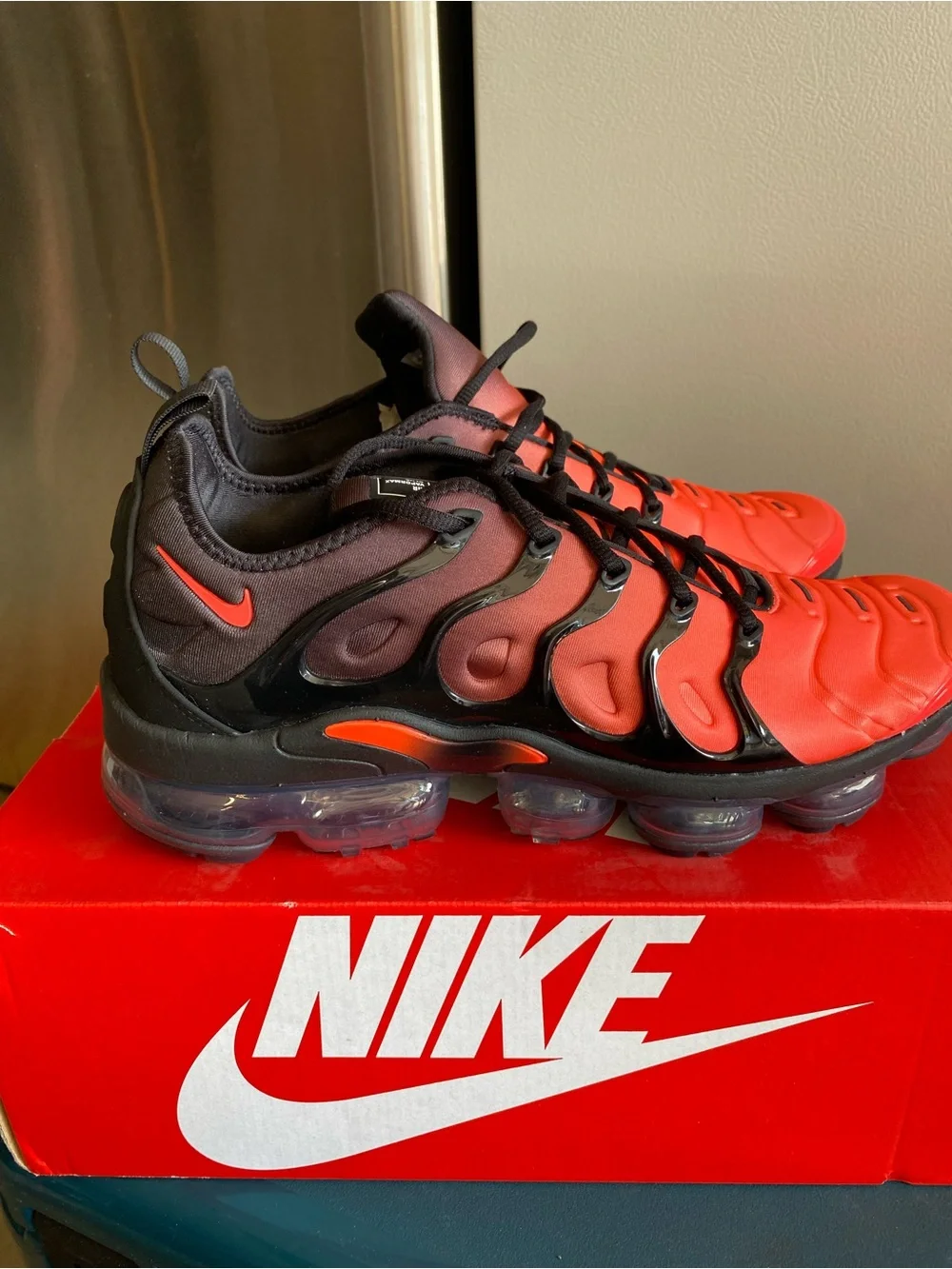 Nike Air VaporMax Plus 'Black Crimson Gradient'